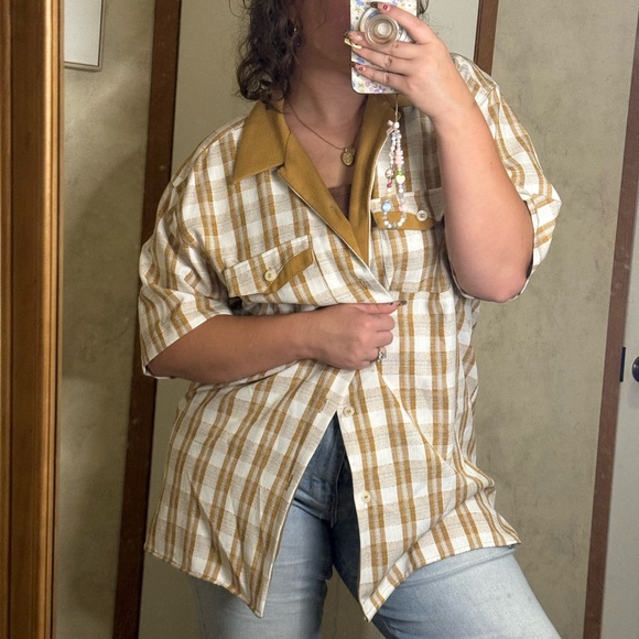 Vintage Tan, Plaid Button Down 🍂 - Picture 4 of 9